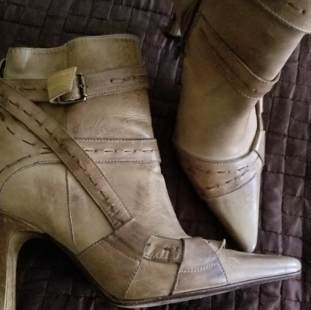 Autisan handcrafted ANKLE BOOTS